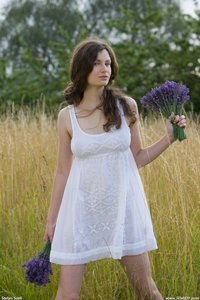 Susann in 'Lavendel' (x40)-i0q9ac37ev.jpg