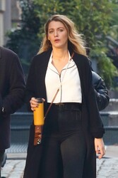 Blake Lively - Page 2 Ky6qgohohnw7_t