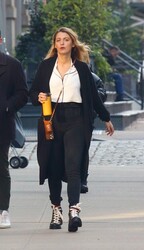 Blake Lively - Page 2 Umht0oeyyngc_t