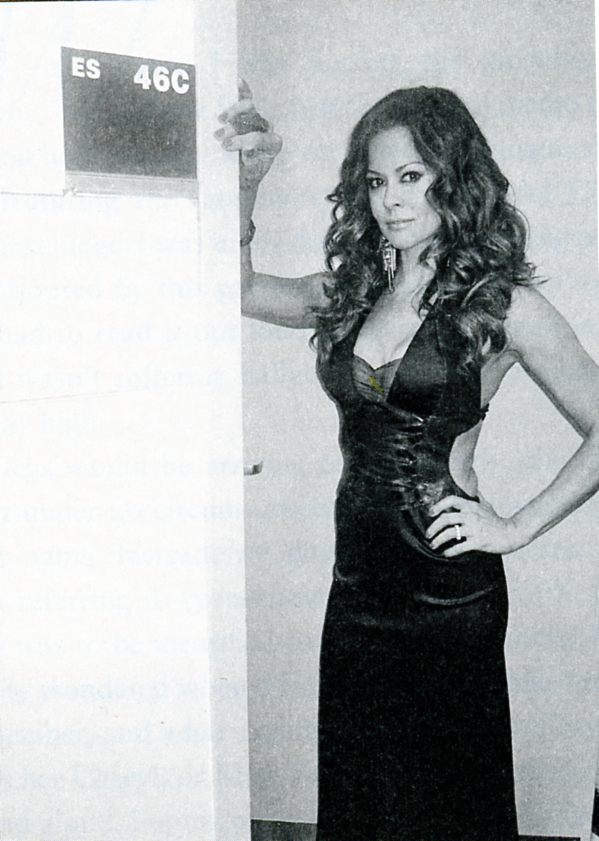 Brooke Burke -- SCANMQ = The Naked Mom 04.png