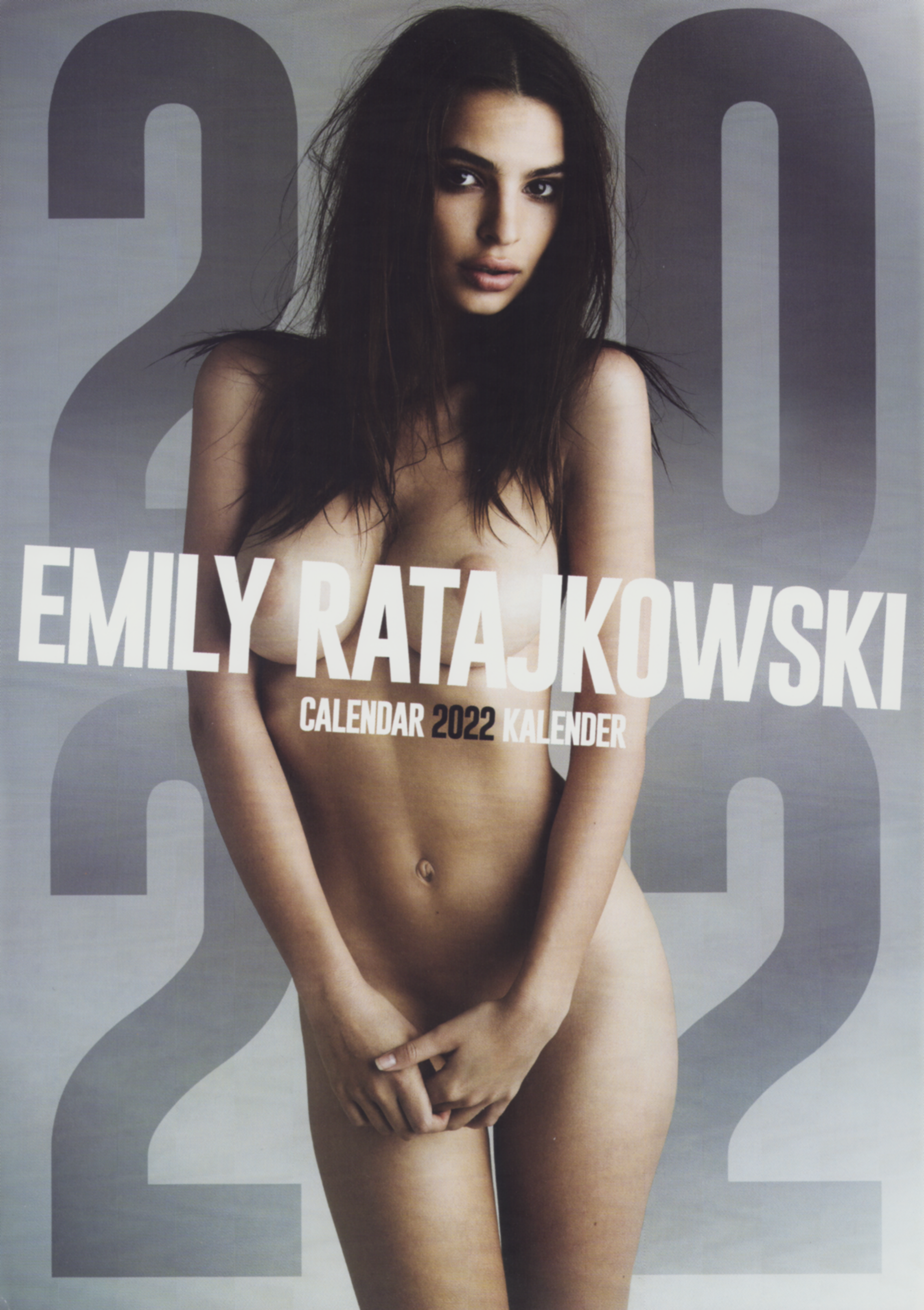 Emily Ratajkowski -- SCANMQ = Calendrier 2022 00.png