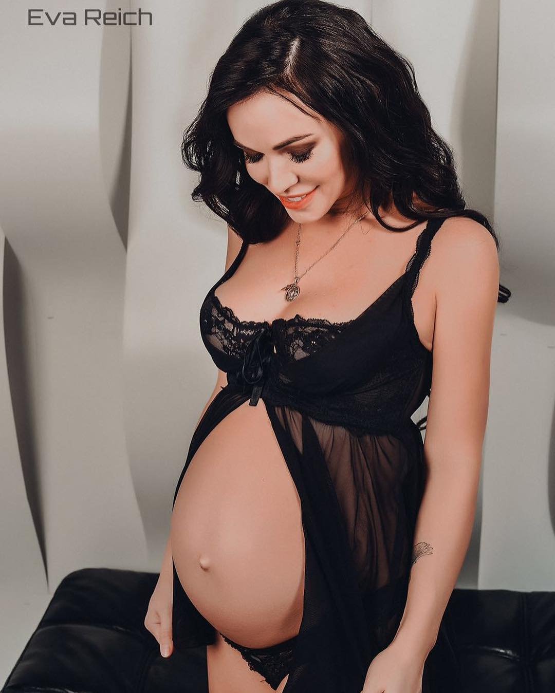 Евгения Шамаева беременна в Нижнем белье