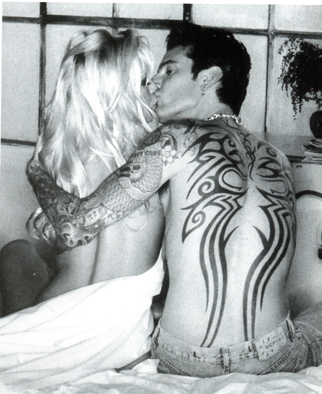 Pamela Anderson -- SCANMQ = Photographies De Stephen Wayda 4 09.jpg